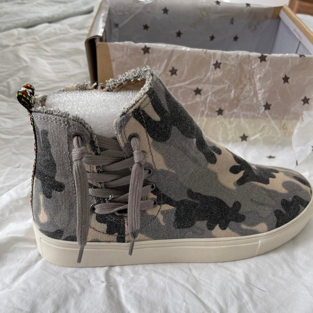 Camo Very G Zip-up Sneakers- size 8